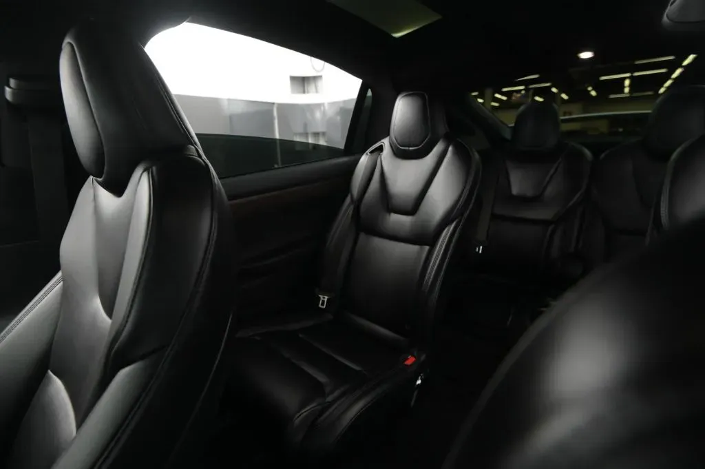 Tesla Model X photo 37