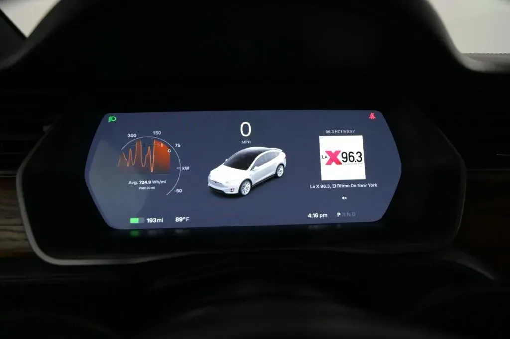 Tesla Model X photo 20