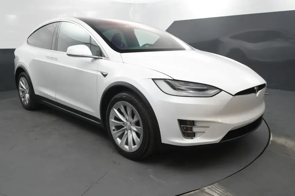 Tesla Model X photo 7