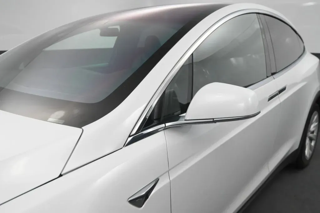 Tesla Model X photo 11