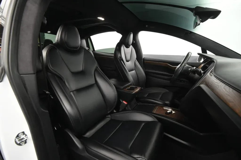Tesla Model X photo 46