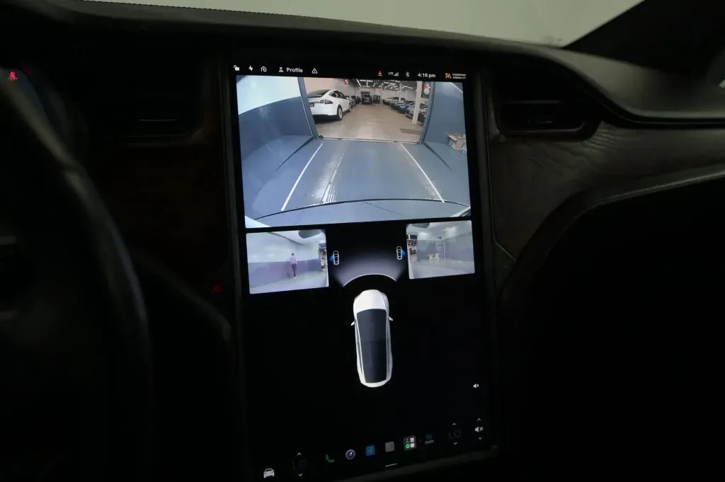 Tesla Model X photo 22