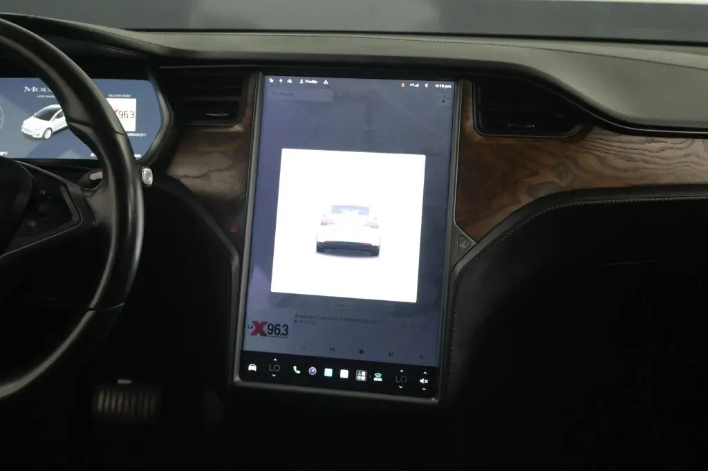 Tesla Model X photo 28