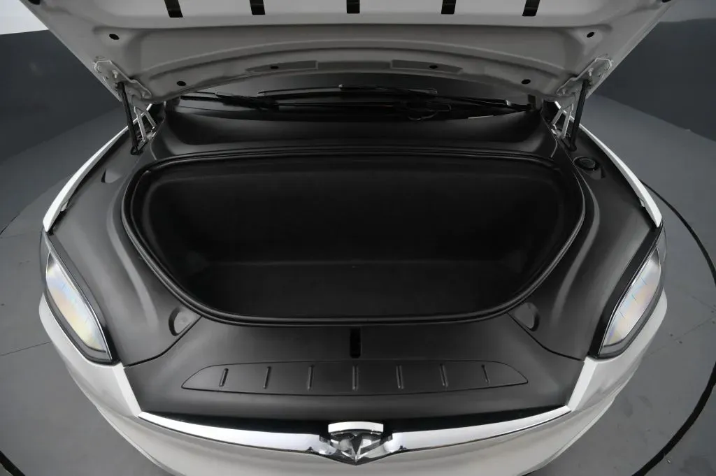 Tesla Model X photo 18