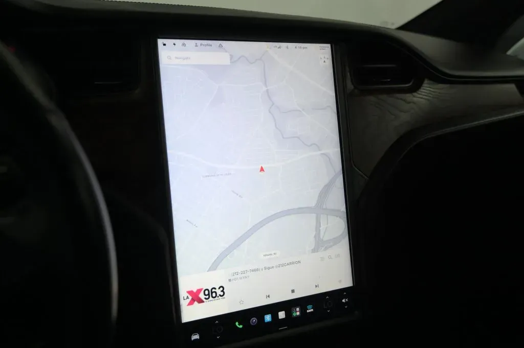 Tesla Model X photo 21