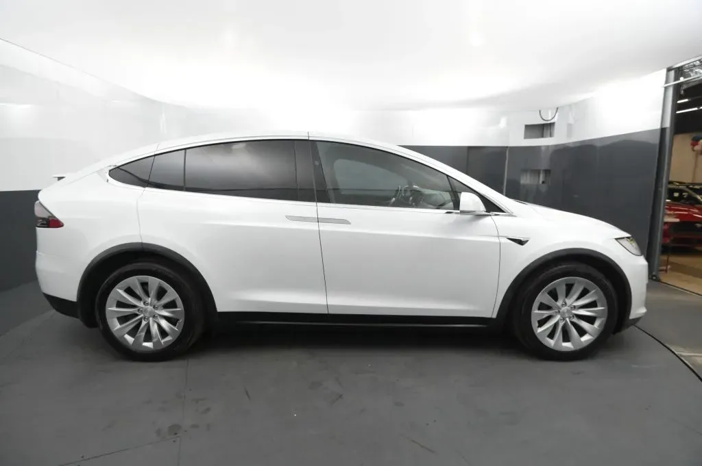 Tesla Model X photo 6