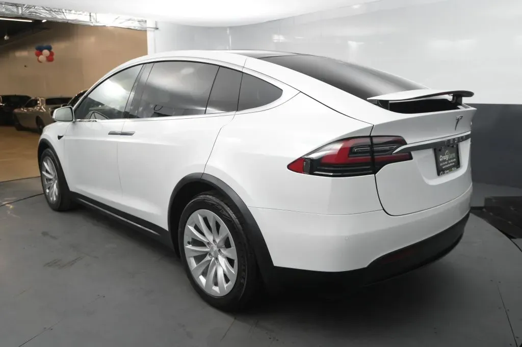 Tesla Model X photo 3