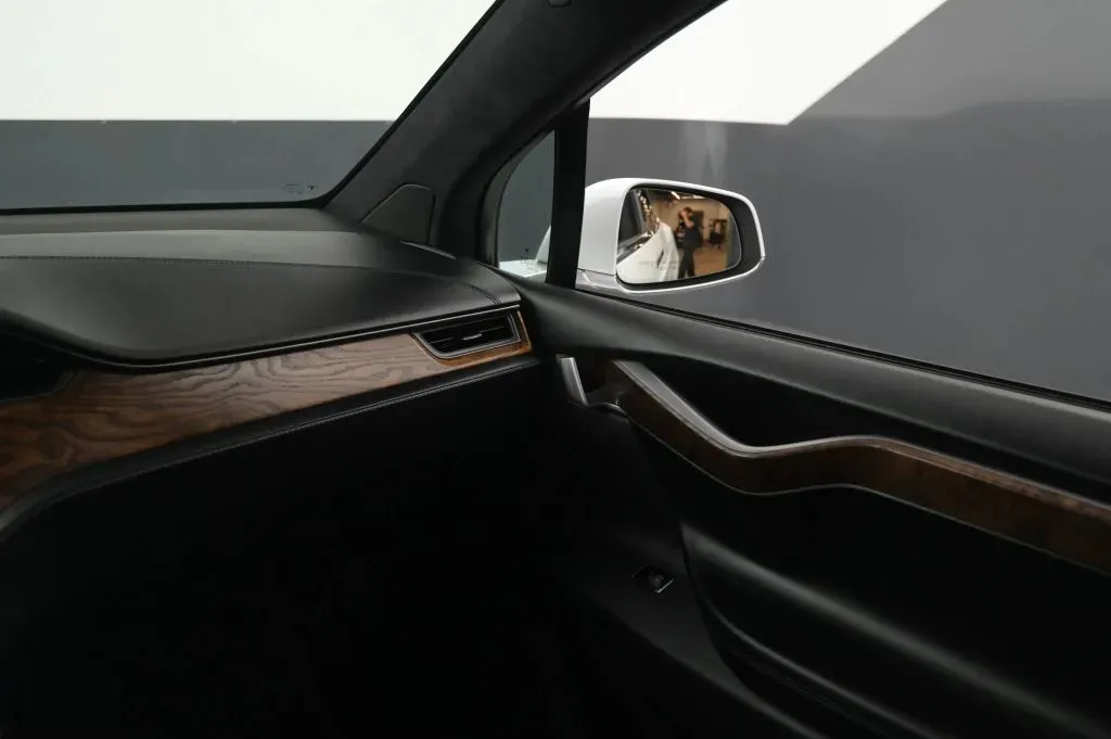 Tesla Model X photo 29