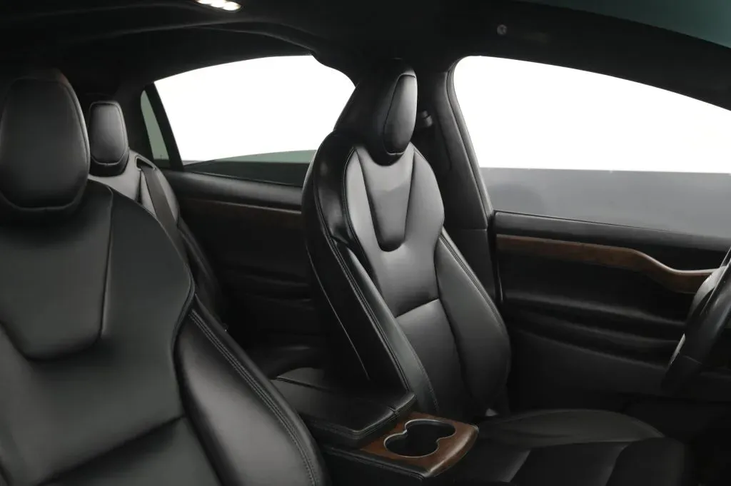Tesla Model X photo 47