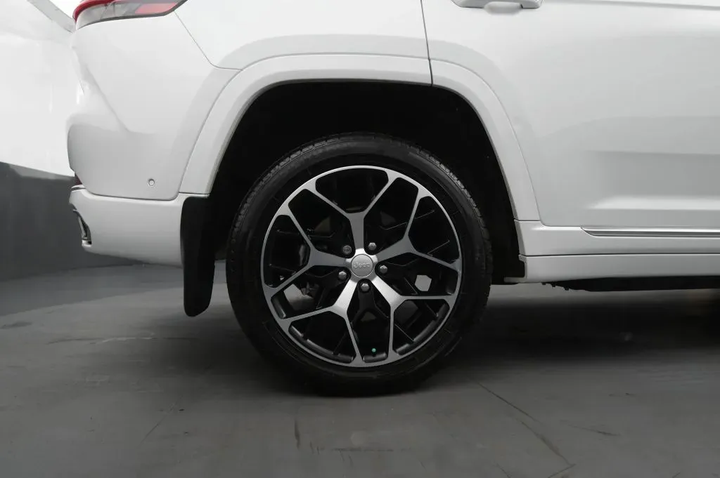 Jeep Grand Cherokee photo 21