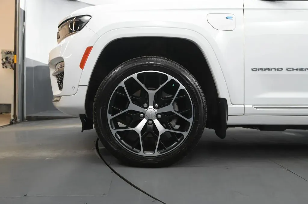 Jeep Grand Cherokee photo 11