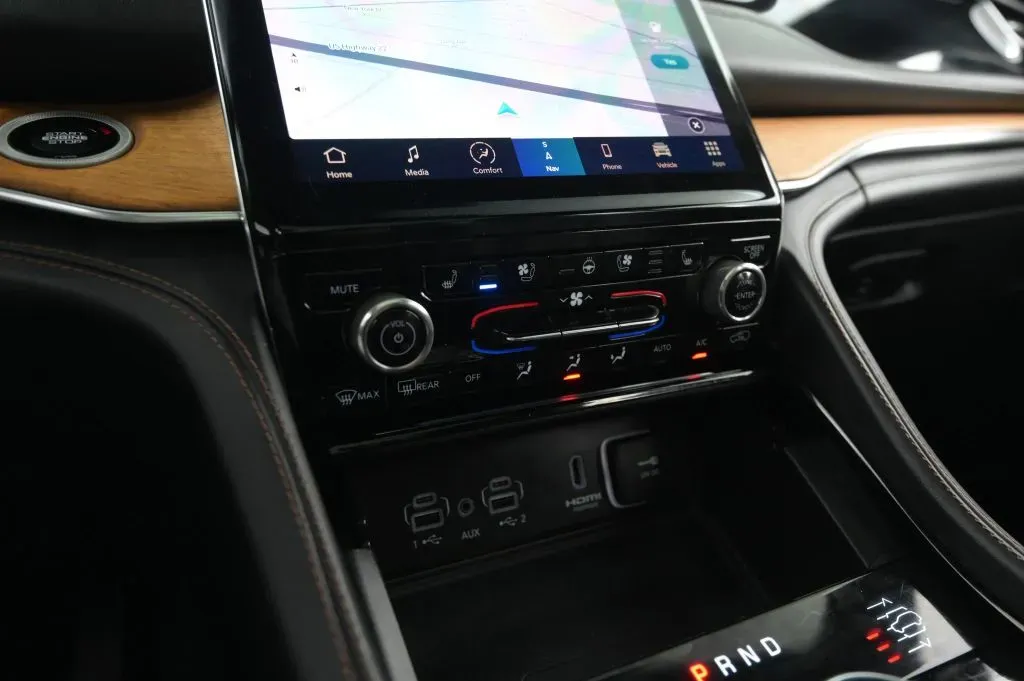 Jeep Grand Cherokee photo 36