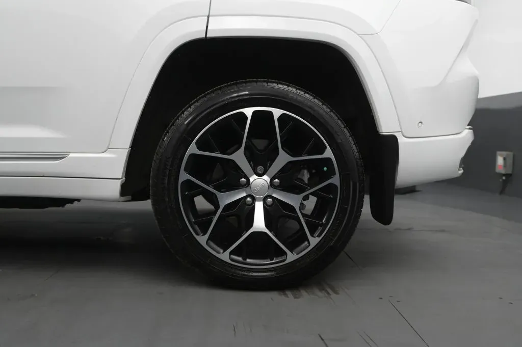 Jeep Grand Cherokee photo 18