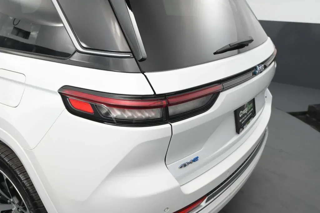 Jeep Grand Cherokee photo 19