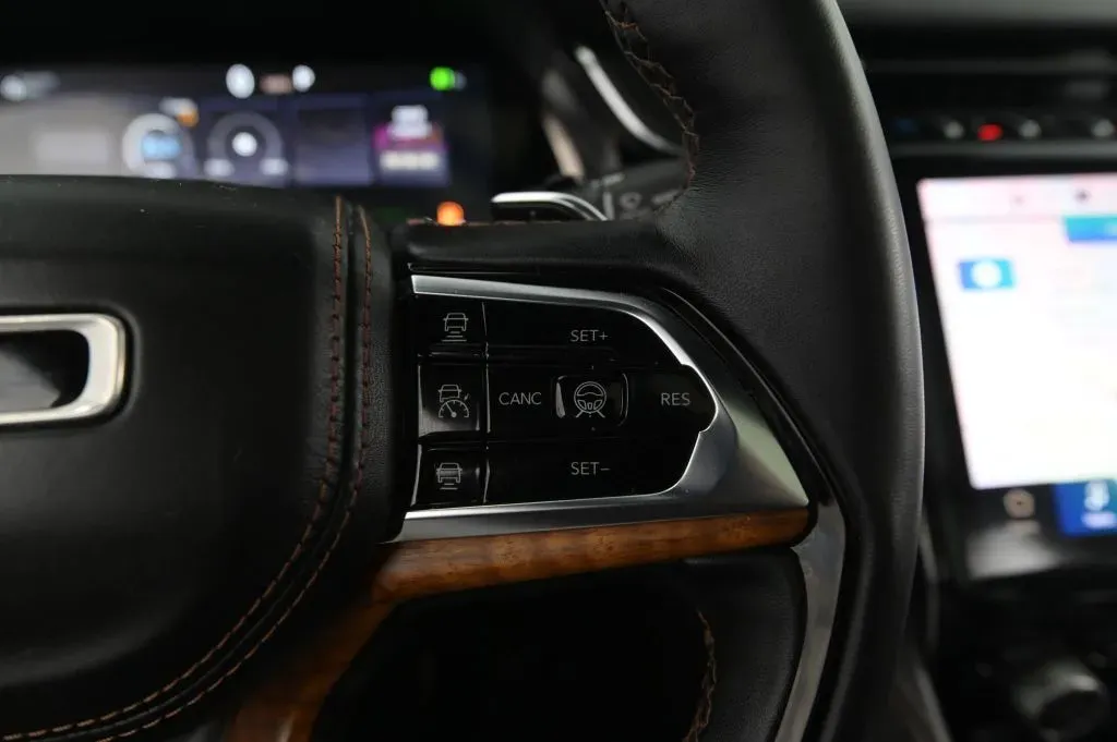 Jeep Grand Cherokee photo 27