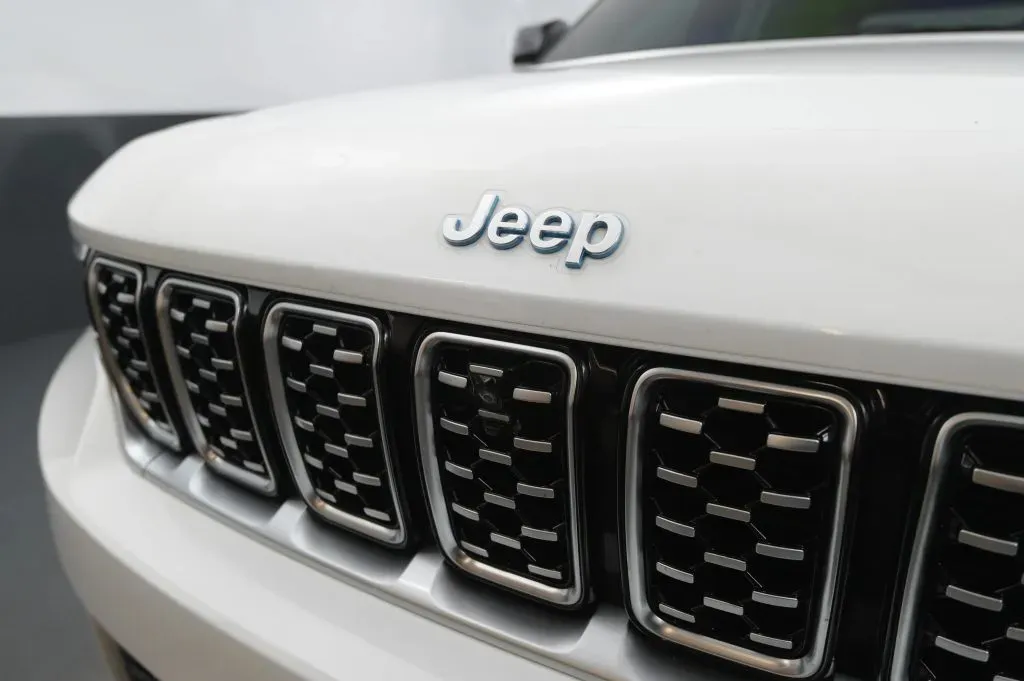 Jeep Grand Cherokee photo 9