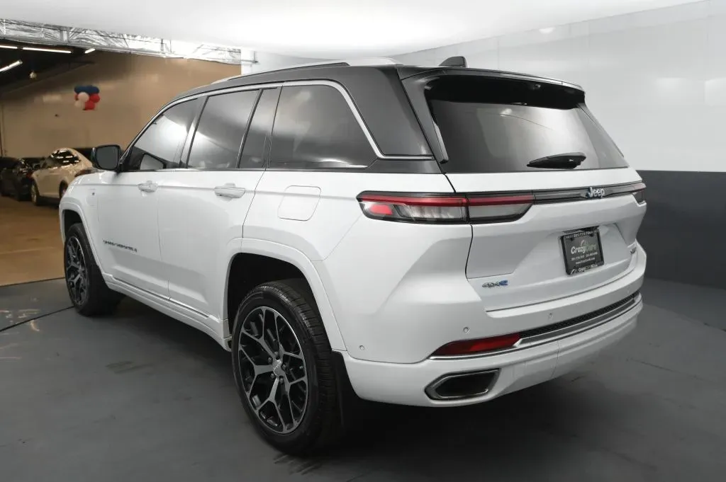 Jeep Grand Cherokee photo 3