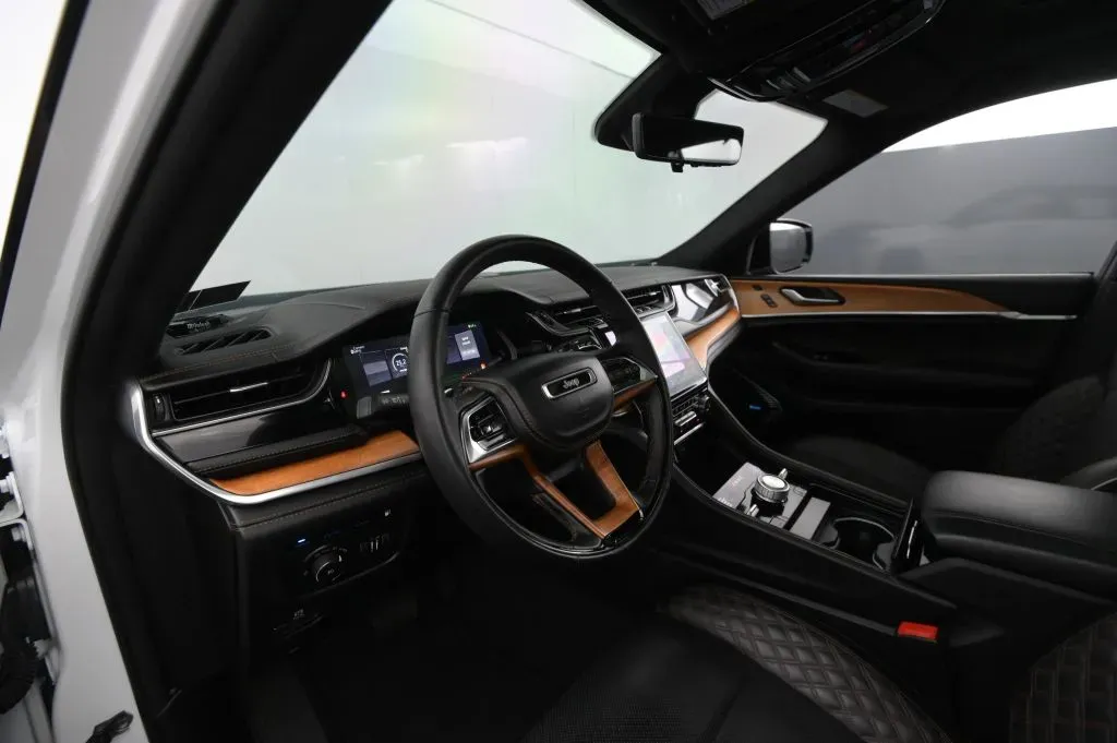 Jeep Grand Cherokee photo 47