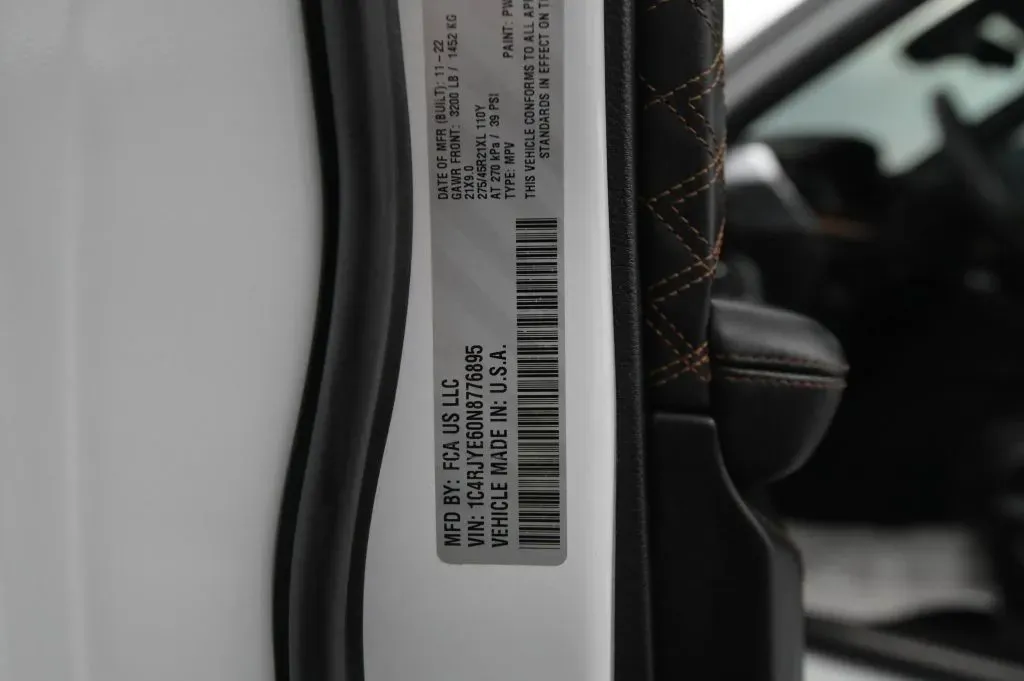 Jeep Grand Cherokee photo 24