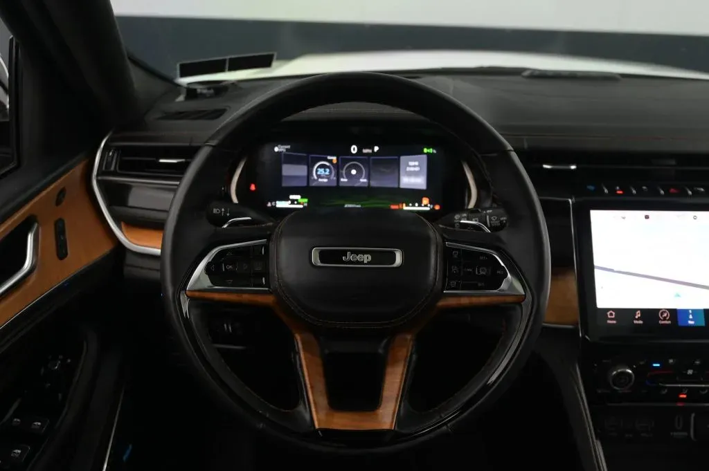 Jeep Grand Cherokee photo 45