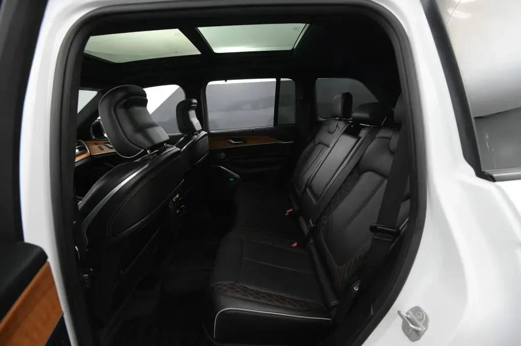 Jeep Grand Cherokee photo 51
