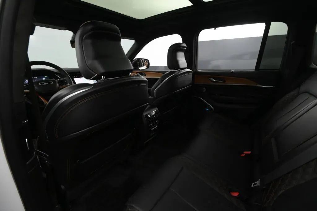 Jeep Grand Cherokee photo 52