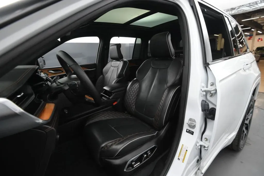 Jeep Grand Cherokee photo 48