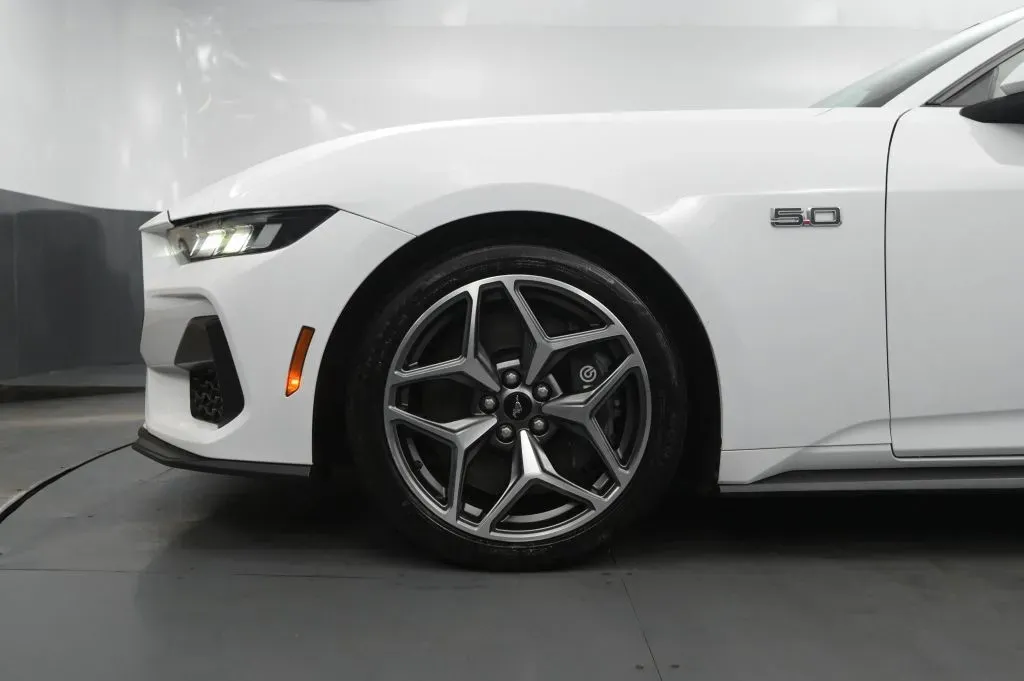 Ford Mustang photo 10