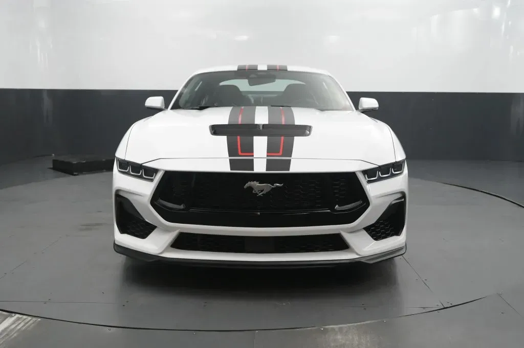 Ford Mustang photo 8