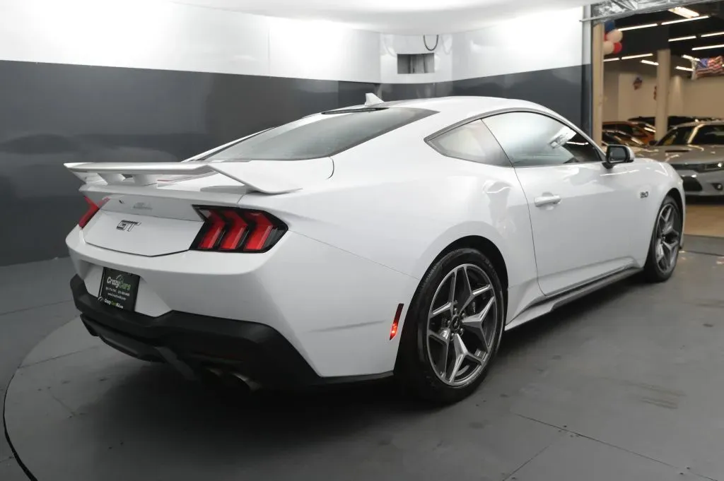 Ford Mustang photo 5