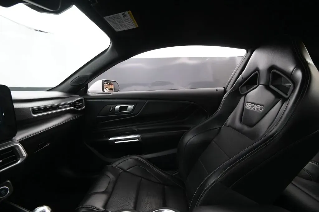 Ford Mustang photo 31