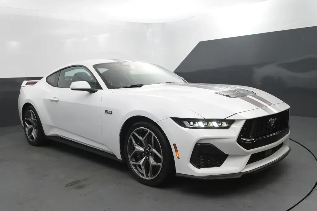 Ford Mustang photo 7