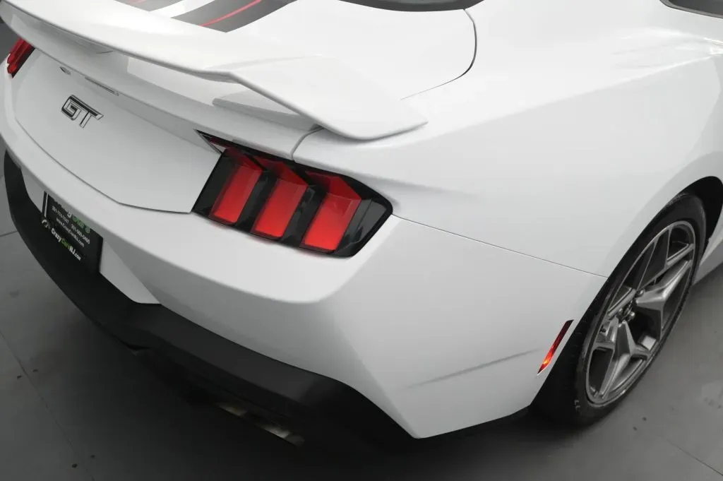 Ford Mustang photo 19