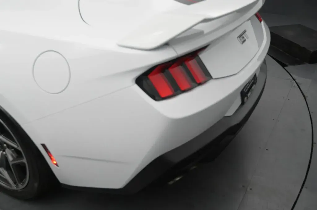 Ford Mustang photo 17