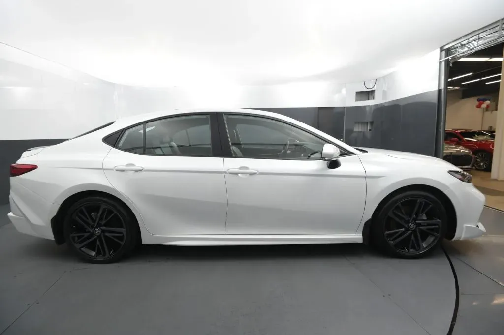 Toyota Camry photo 6