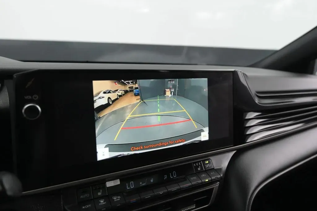 Toyota Camry photo 25