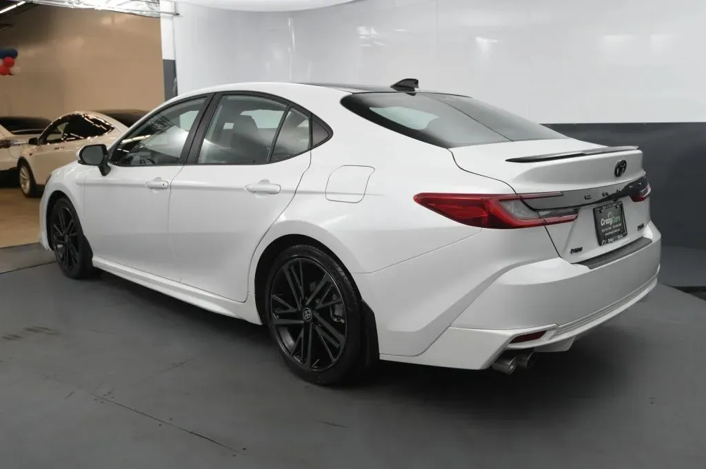 Toyota Camry photo 3