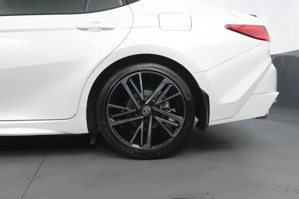 Toyota Camry photo 14