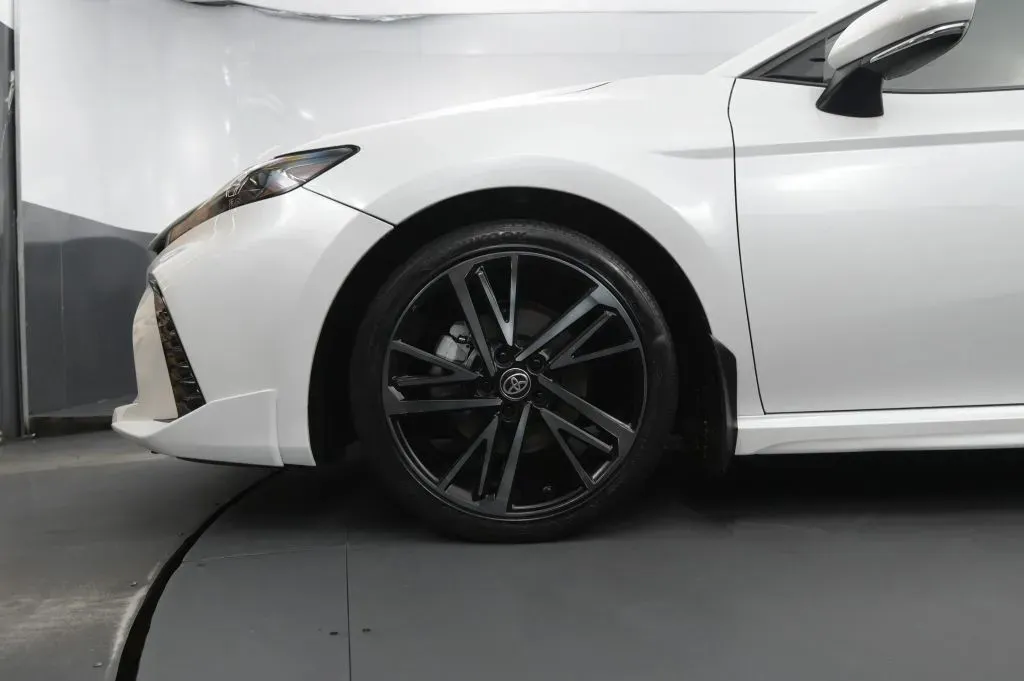 Toyota Camry photo 10