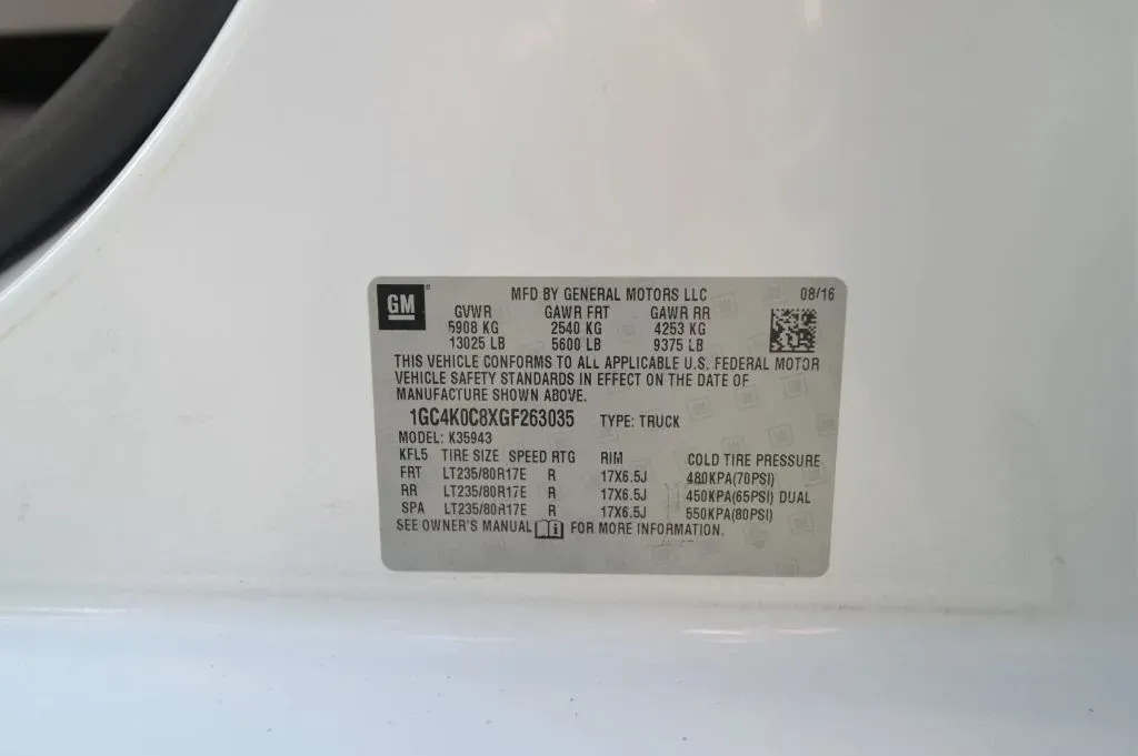 Chevrolet 3500HD photo 27