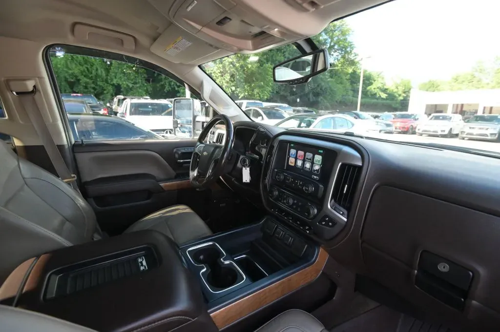 Chevrolet 3500HD photo 52