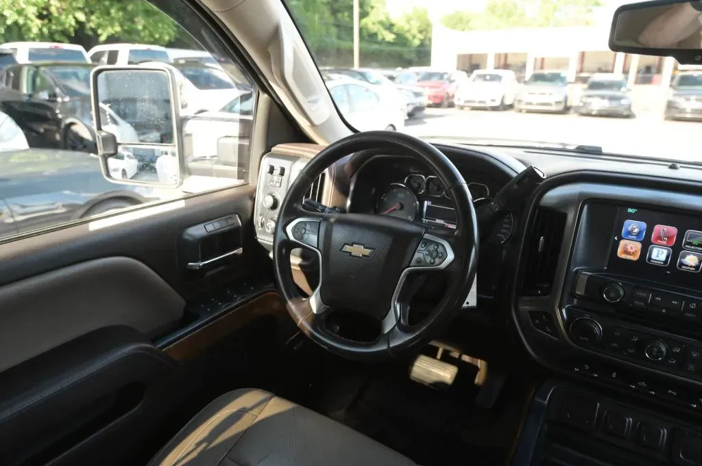 Chevrolet 3500HD photo 41