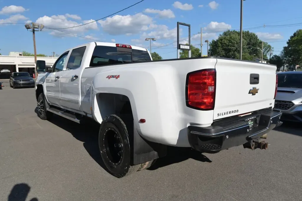 Chevrolet 3500HD photo 4