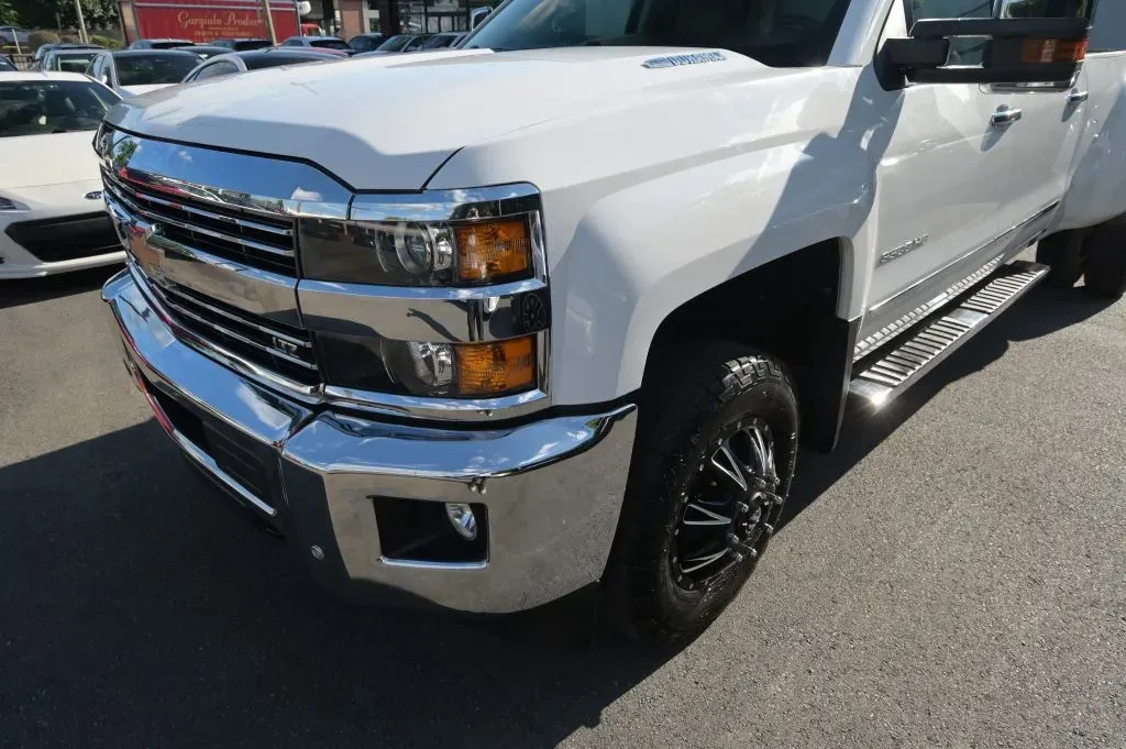 Chevrolet 3500HD photo 9