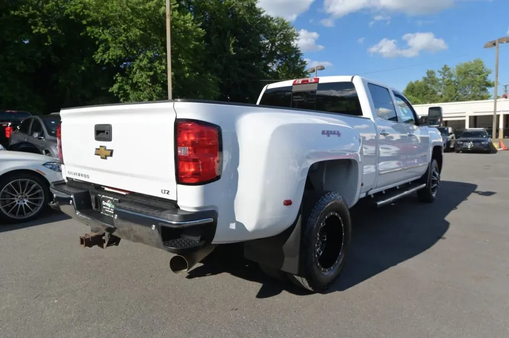 Chevrolet 3500HD photo 6