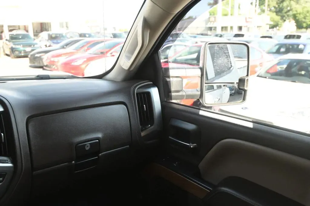 Chevrolet 3500HD photo 40