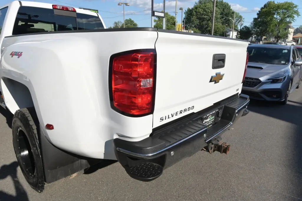 Chevrolet 3500HD photo 20