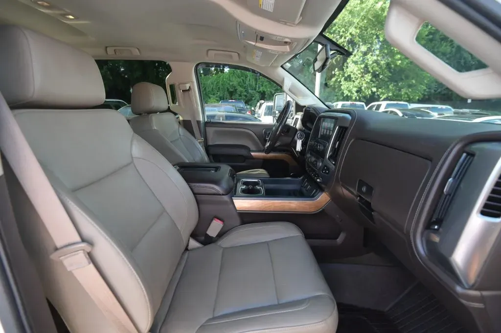 Chevrolet 3500HD photo 54