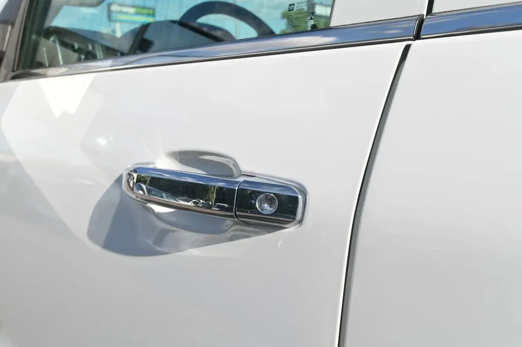 Chevrolet 3500HD photo 16