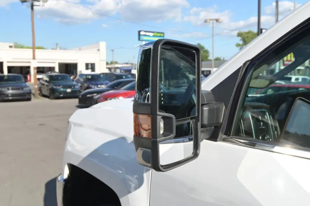 Chevrolet 3500HD photo 15